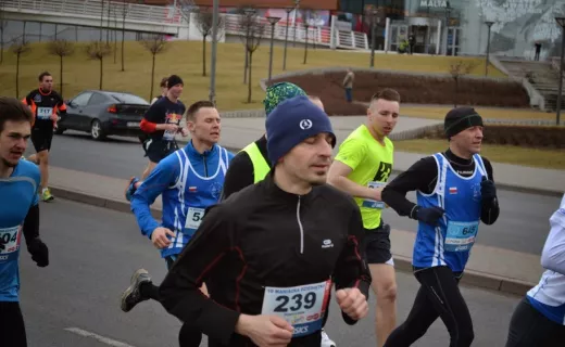 Maniacka Dziesiątka: Chłód i deszcz biegaczom niestraszny. Ponarzekali za to kierowcy [WIDEO] - 5